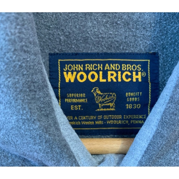 Woolrich‎ Men’s Grey Flannel Shirt. Measurements 24” Pit to Pit. Length 33” - Picture 3 of 3